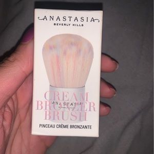 BNIB ANASTASIA BEVERLY HILLS CREAM BRONZER KABUKI BRUSH